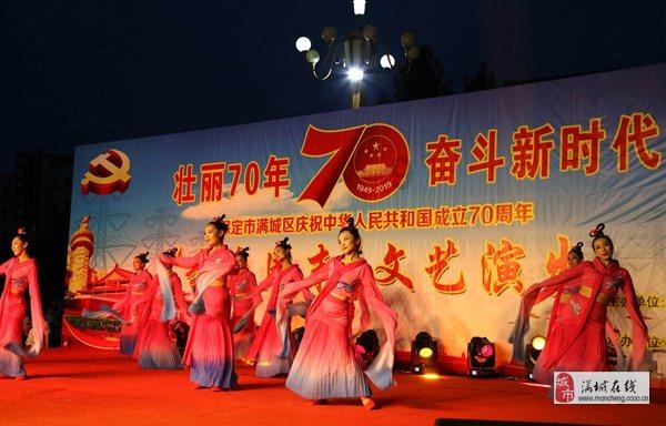 时尚民族风装扮